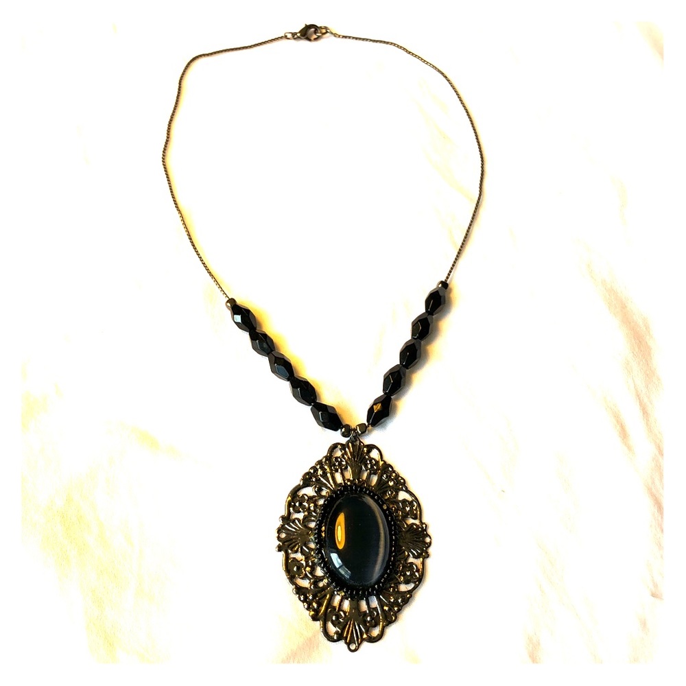 Blue pendant necklace
